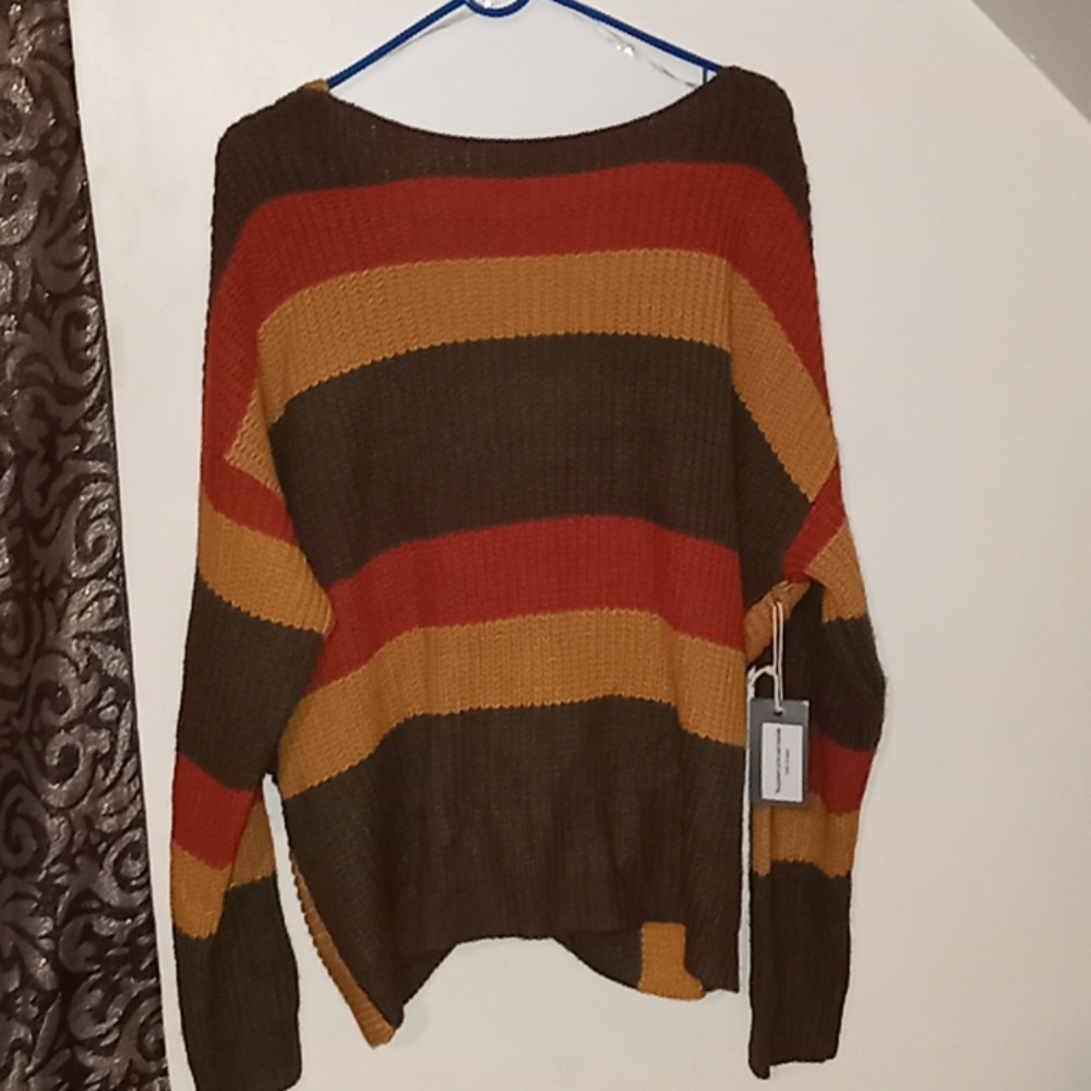 Twist back reversible sweater